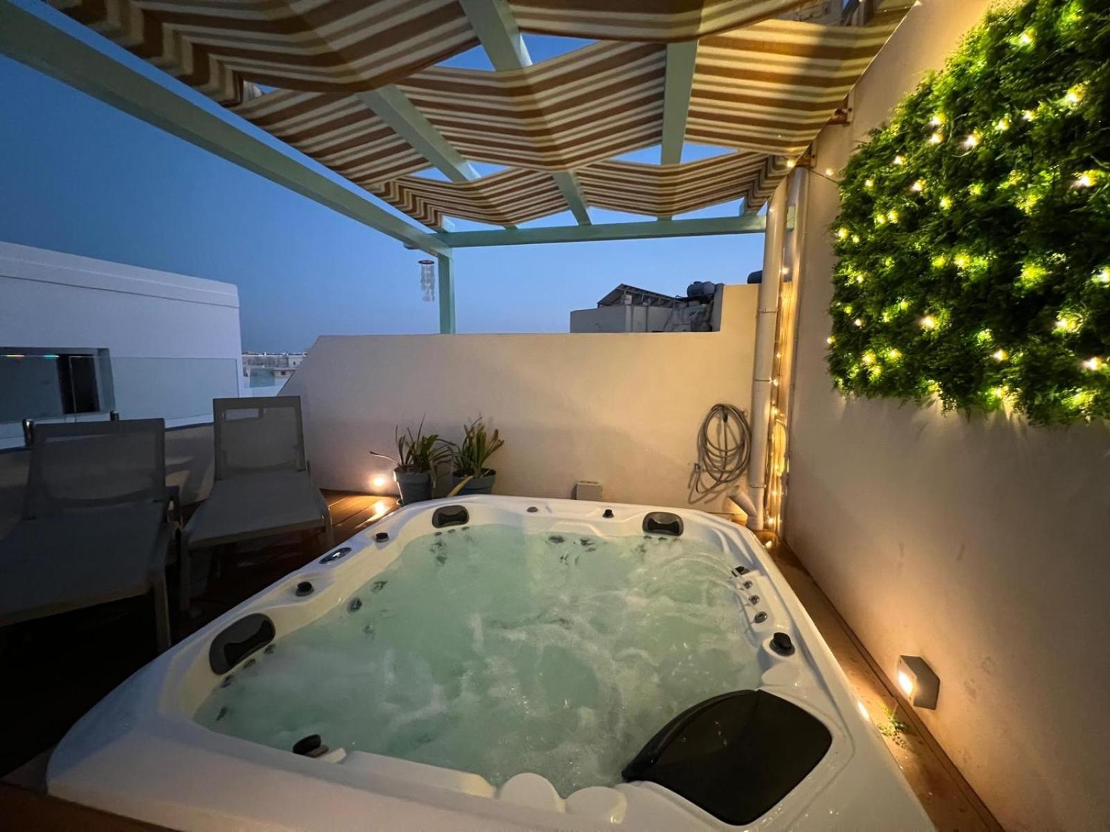 Amazing 4-bedroom Town House With Jacuzzi * Sliema