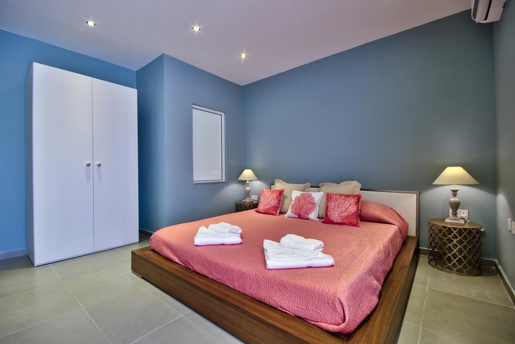 Amazing 4-bedroom Town House With Jacuzzi Sliema