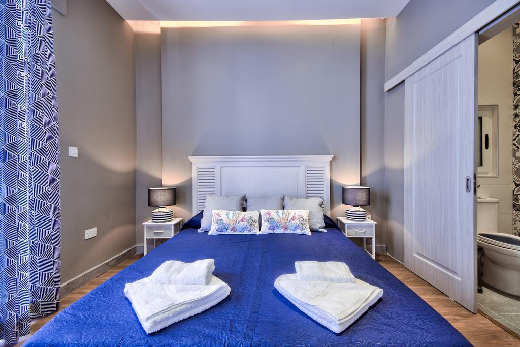 Amazing 4-bedroom Town House With Jacuzzi * Sliema