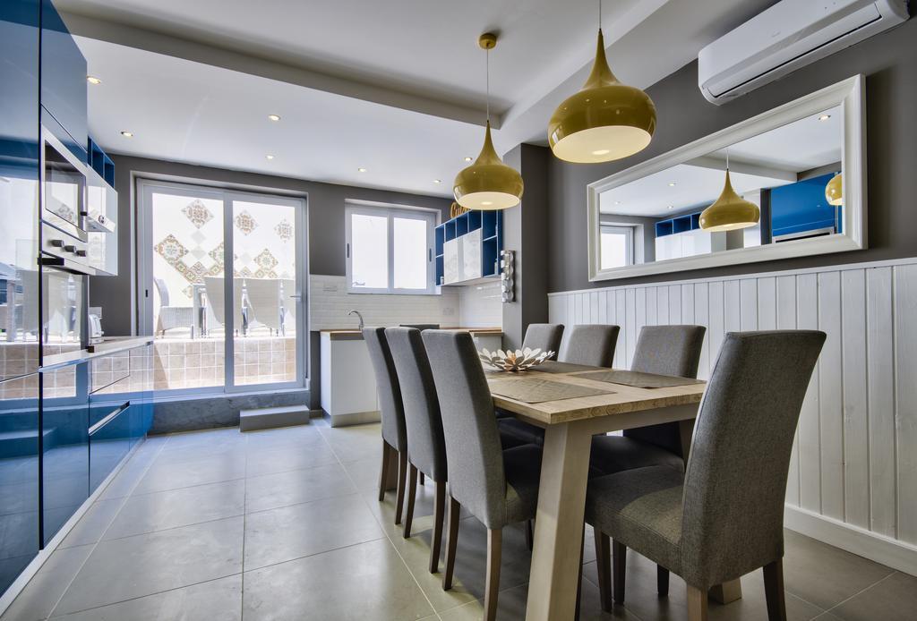 Amazing 4-bedroom Town House With Jacuzzi * Sliema