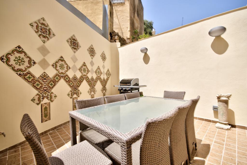 Ferienhaus Amazing 4-bedroom Town House With Jacuzzi