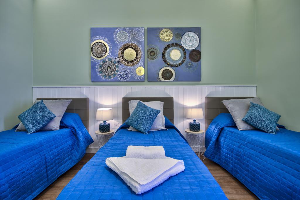 Amazing 4-bedroom Town House With Jacuzzi Sliema